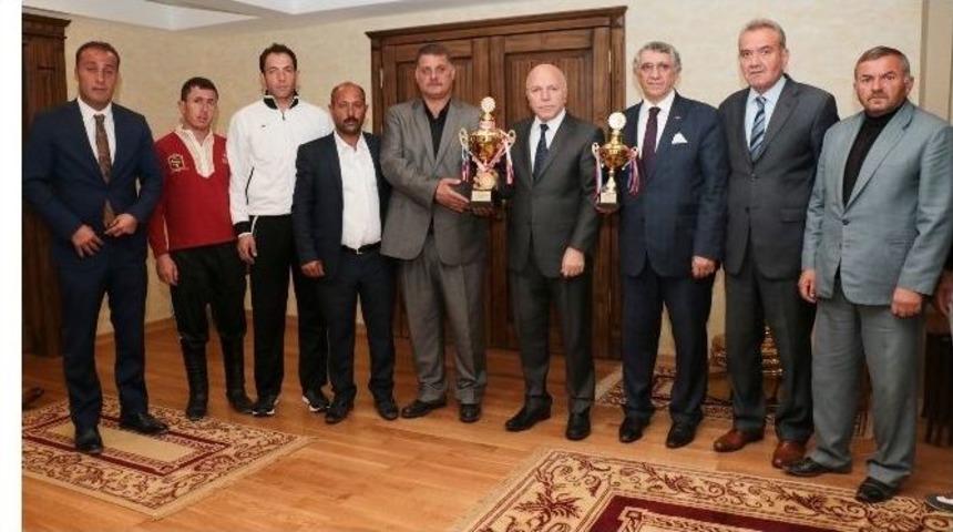 Şampiyon Cirit&ccedil;ilerden Başkan Sekmen&rsquo;e Ziyaret