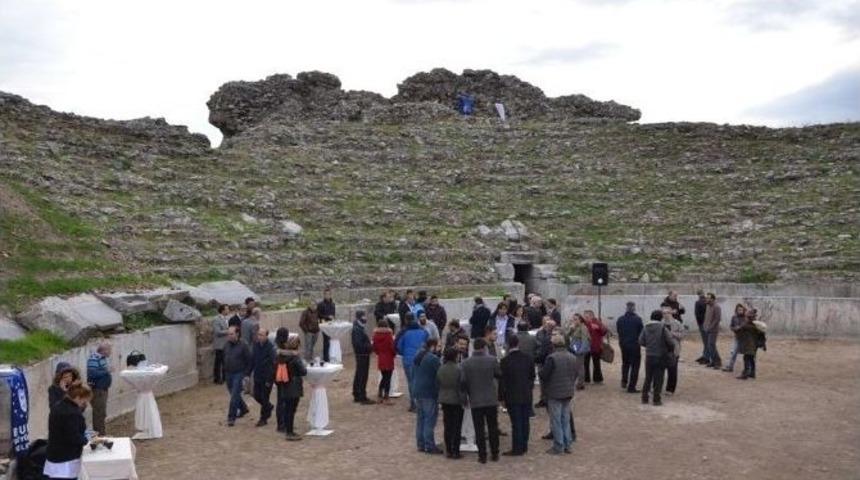 Antik Tiyatroda İlk Toplantı