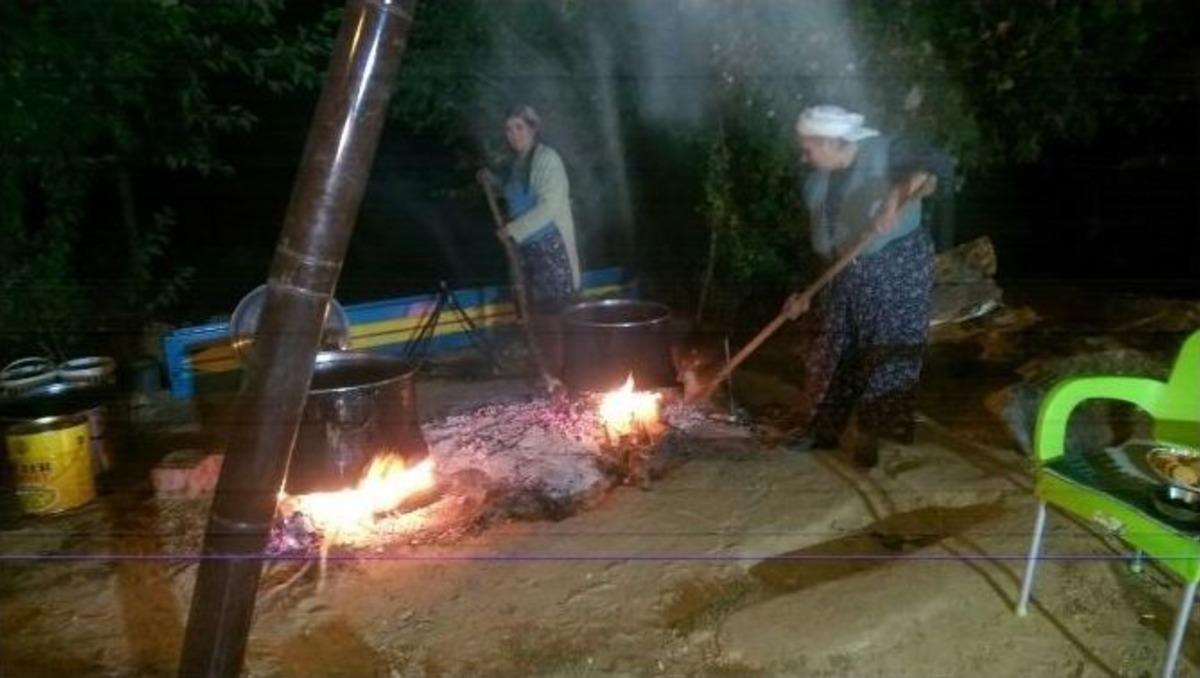 Kara &Uuml;z&uuml;m Pekmezi Mahalleliye Yeni Pazarlar Sağladı