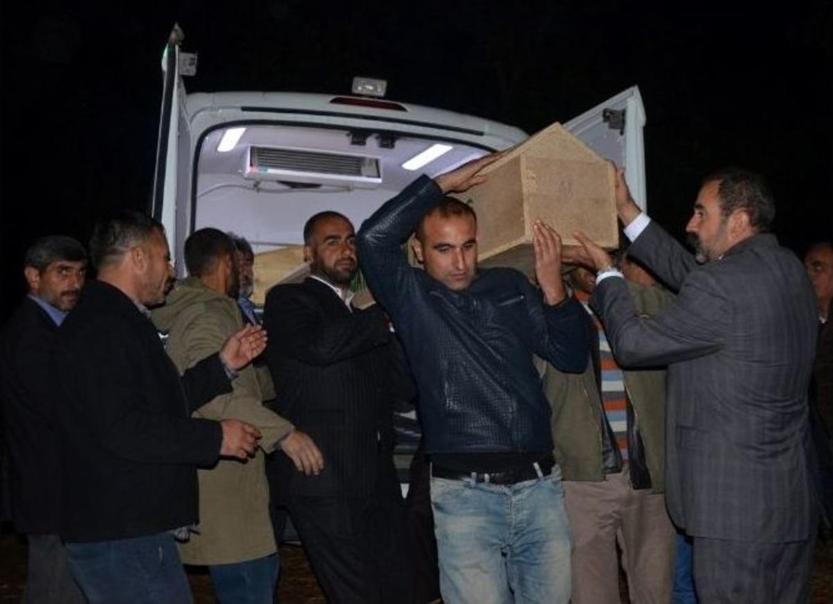 Kanlı İnfazda &Ouml;ld&uuml;r&uuml;len &Uuml;&ccedil; Kardeşin Cenazesi Defnedildi