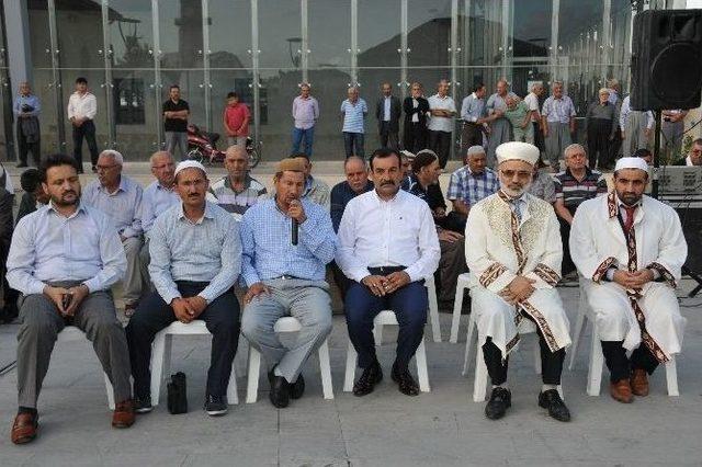 Tarsus’ta Hz. Danyal Meydanı’nda Yağmur Duası