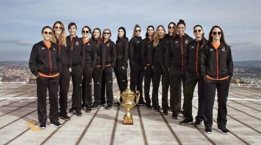 Eczacıbaşı D&uuml;nya Kupası İle B&ouml;yle Poz Verdi