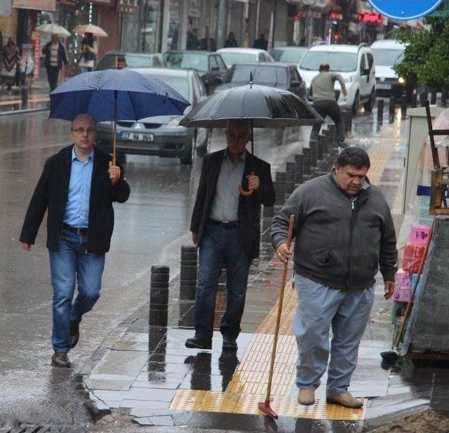 Kilis’te Sağanak Yağmur Etkili Oluyor