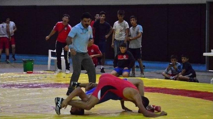 Cumhuriyet Kupası G&uuml;reş M&uuml;sabakaları