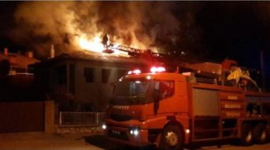 &Ccedil;orum&rsquo;da Banka Binasında Yangın