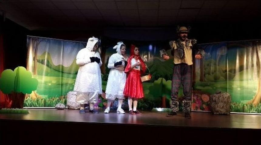 Gkv&rsquo;de Kırmızı Başlıklı Kurt Sahnelendi