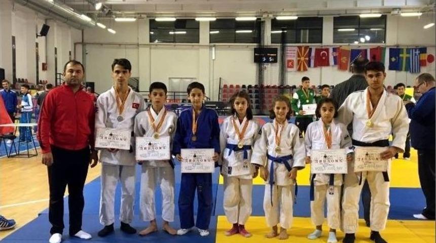 Salihlili Judocular Makedonya&rsquo;da Zaferle D&ouml;nd&uuml;