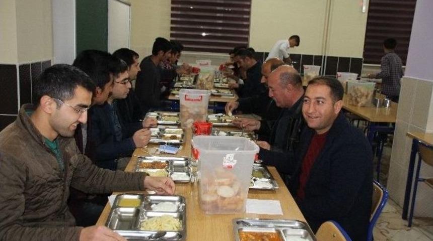 Kaymakam &Ccedil;etin &Ouml;ğrencilerle Bir Araya Geldi