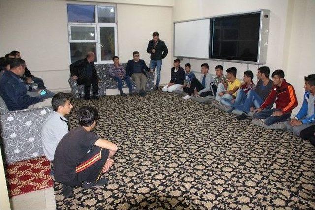 Kaymakam &Ccedil;etin &Ouml;ğrencilerle Bir Araya Geldi 1