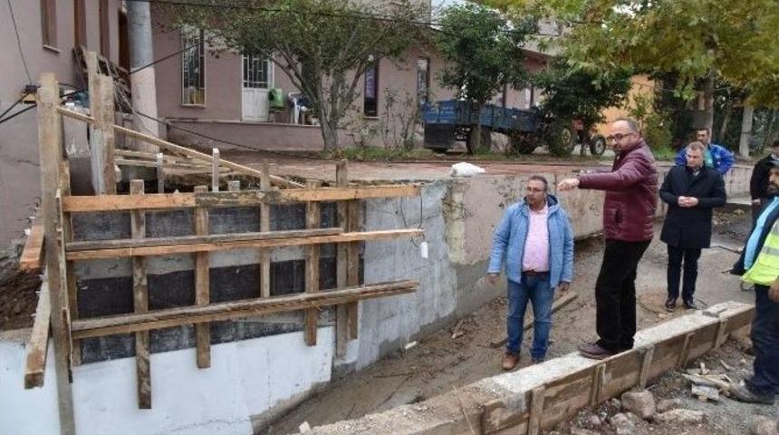 Başkan &Uuml;z&uuml;lmez, Kartepe Sokaklarını Denetledi