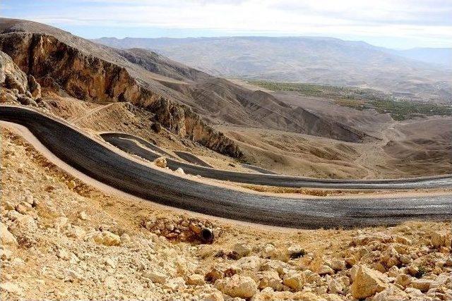 Darende’de Yol Yapım Çalışmaları Devam Ediyor