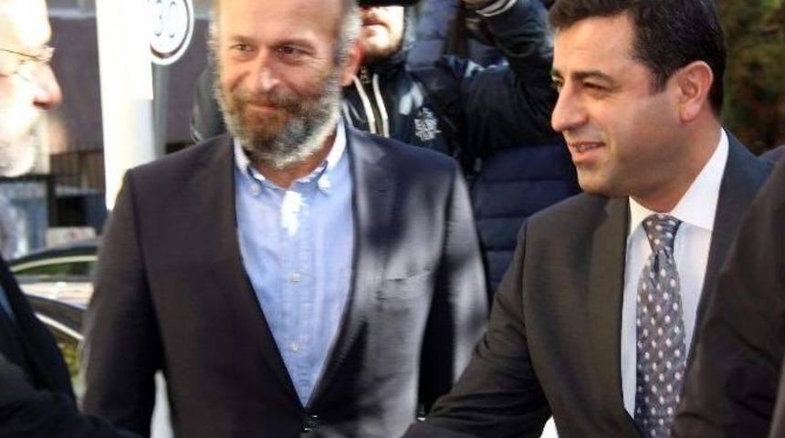 Demirtaş&rsquo;tan Cumhuriyet Gazetesine Destek