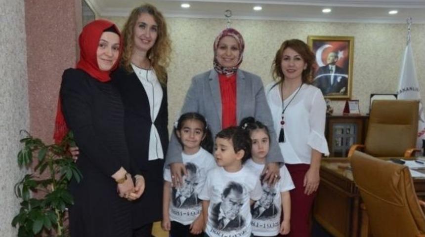 Minik &Ouml;ğrencilerden, İl Milli Eğitim M&uuml;d&uuml;r&uuml; Durmuş&rsquo;a Ziyaret