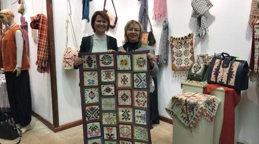 Eskişehirli Hanımların G&ouml;z Nuru Eserleri Sergilendi