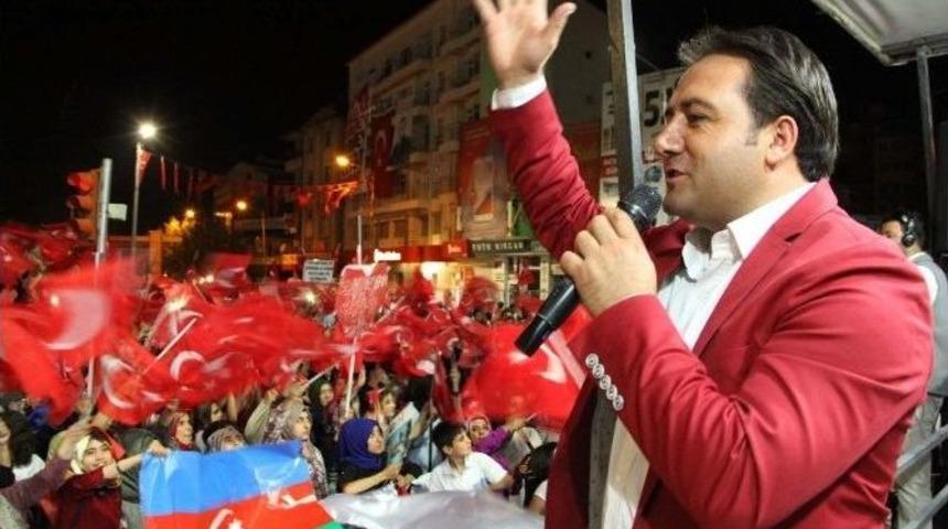 (&ouml;zel Haber) Vanlı Sanat&ccedil;ıdan Darbe T&uuml;rk&uuml;s&uuml;