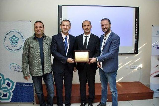 “dental İmplantoloji” Konferansında İmplant Ameliyatı Canlı Yayınlandı