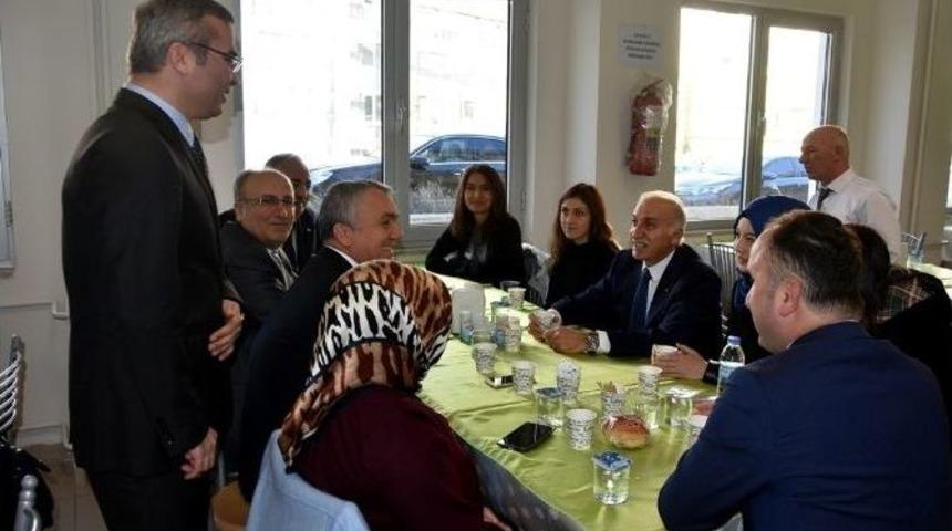 Om&uuml;&rsquo;de &Ouml;ğrenciye 2 Tl&rsquo;ye Kahvaltı