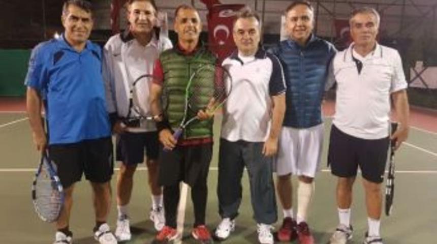 Bakırköy’de ’cumhuriyet Kupası Tenis Turnuvası’ Düzenlendi