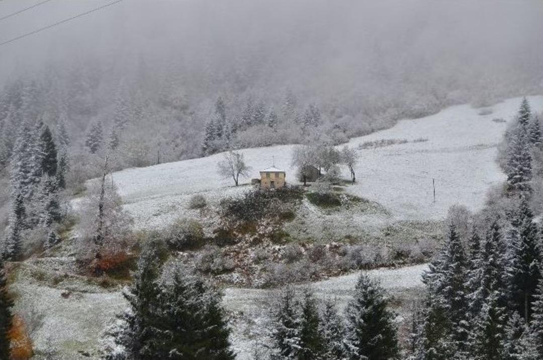 Zigana Dağı Ve Ge&ccedil;idi Beyaza B&uuml;r&uuml;nd&uuml;