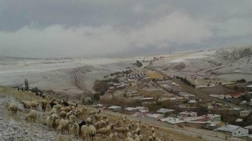 G&uuml;r&uuml;n&rsquo;de Mevsimin İlk Karı Yağdı