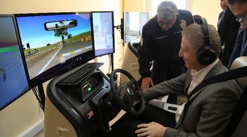 Vali G&uuml;l, Polis Meslek Y&uuml;ksekokulu&rsquo;nda İncelemelerde Bulundu