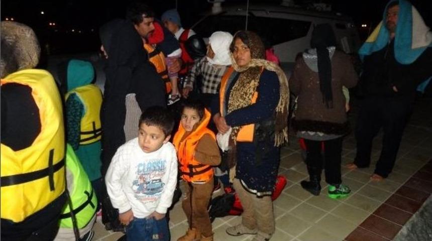 66 Ka&ccedil;ak G&ouml;&ccedil;men Boğulmaktan Kurtarıldı