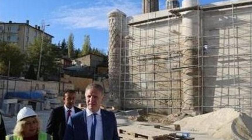 Vali G&uuml;l, G&ouml;kmedrese&rsquo;de İncelemelerde Bulundu