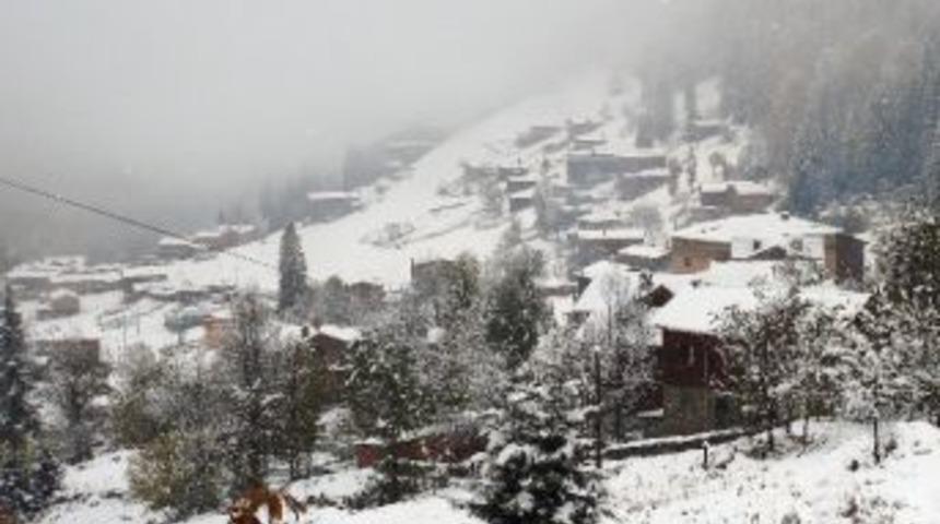 Ayder Gelinliğini Giydi