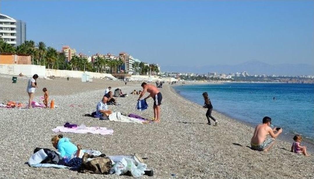 Antalya&rsquo;da Kışa İnat G&ouml;r&uuml;nt&uuml;ler