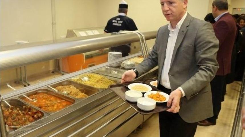 Vali G&uuml;l, &Ouml;ğrencilerin Sorunlarını Dinledi