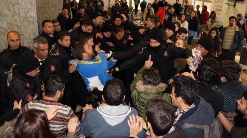 Eskişehir&rsquo;de &ldquo;cumhuriyet Gazetesi&rdquo; Gerginliği