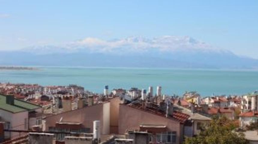 Anamas Dağı&rsquo;na Mevsimin İlk Karı D&uuml;şt&uuml;