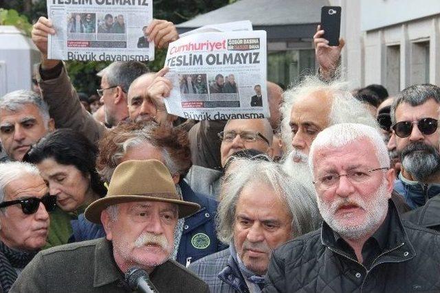 Sanatçılardan Cumhuriyet Gazetesi’ne Destek