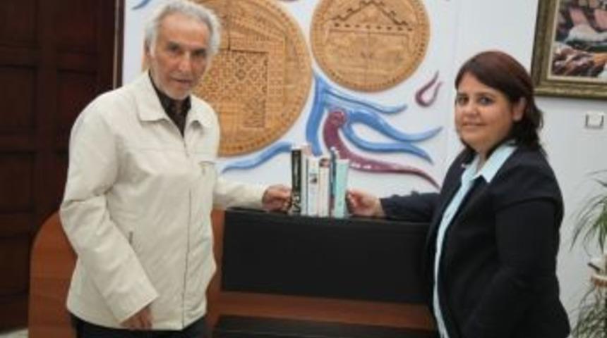 Odunpazarı Belediyesi K&uuml;t&uuml;phanelerine Abd&rsquo;den Bağış