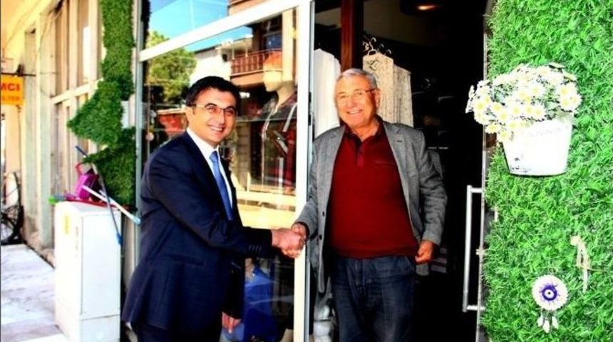 Başkan Sel&ccedil;uk Esnafla Fikir Alışverişinde Bulunuyor
