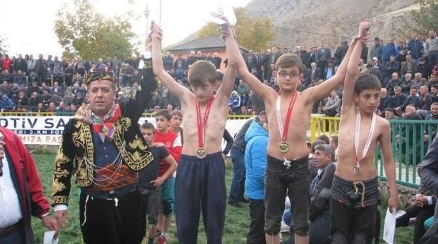 Oltulu G&uuml;reş&ccedil;ilerin B&uuml;y&uuml;k Başarısı