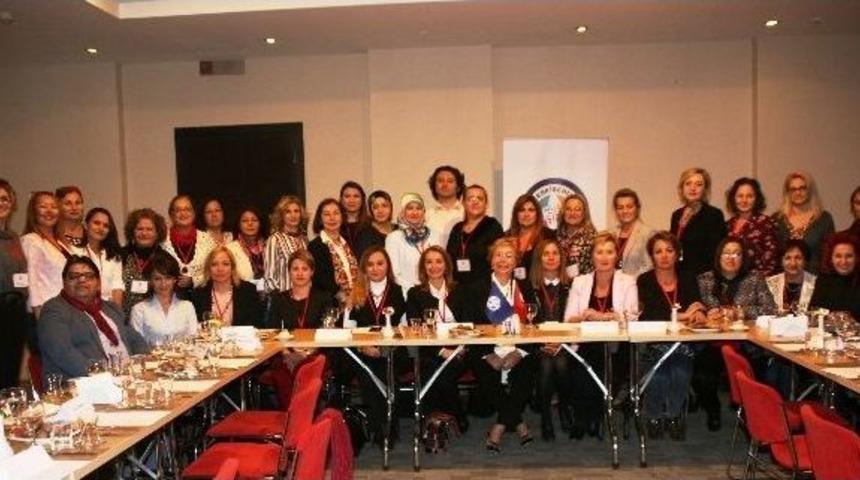 Kim Korkar Sosyal Medyadan