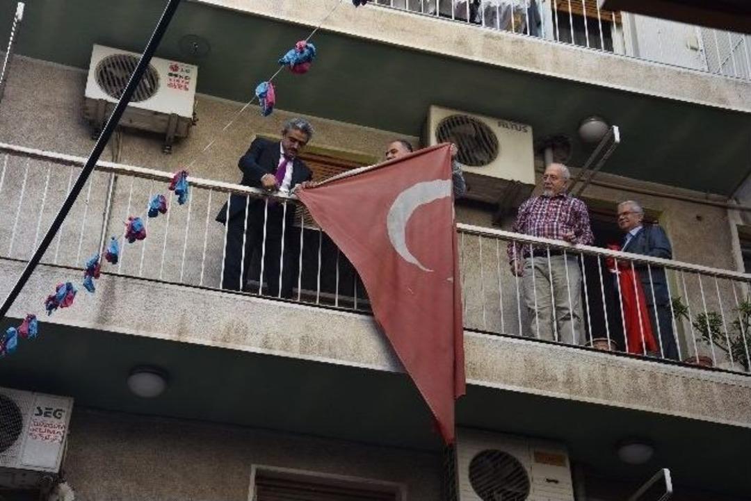 Belediye Başkanından Bayrak Hassasiyeti