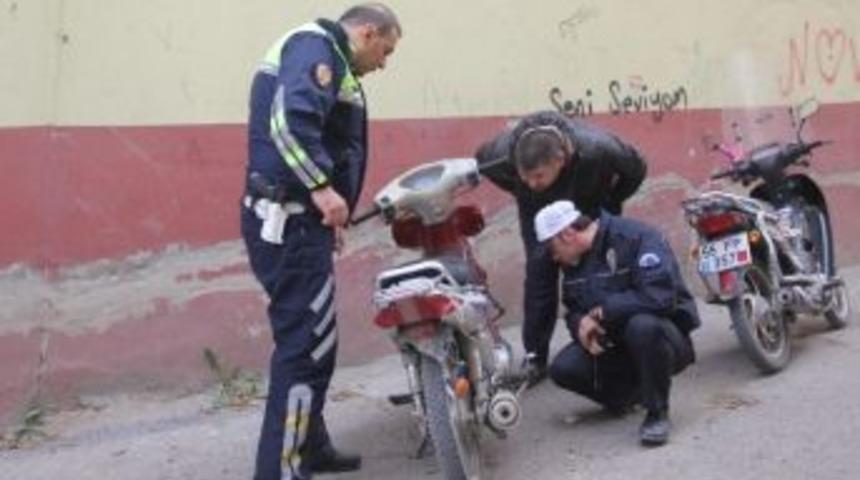&Ccedil;aldığı Motosikleti Bırakıp Ka&ccedil;tı