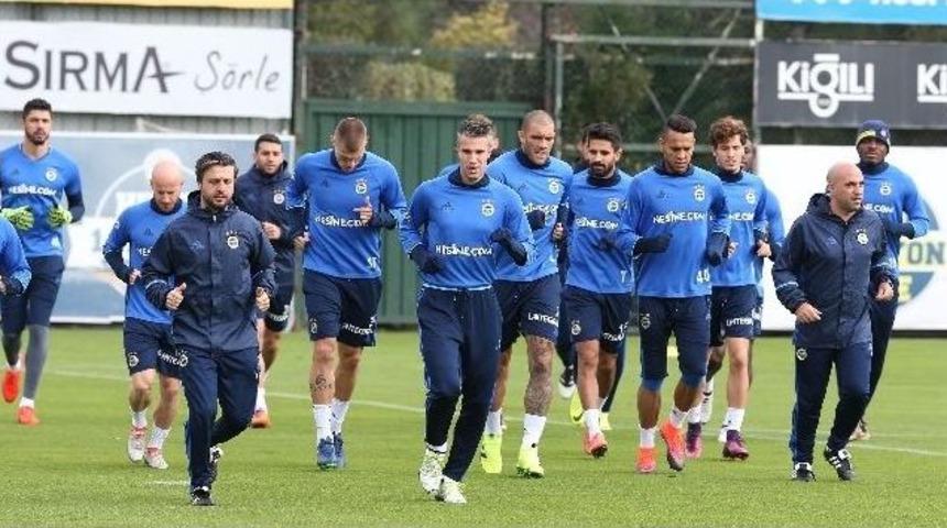 Fenerbah&ccedil;e, Manchester United Ma&ccedil;ı Hazırlıklarını S&uuml;rd&uuml;rd&uuml;