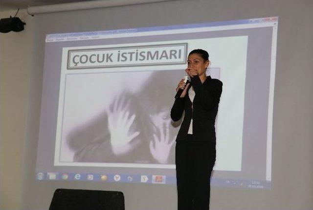 Miniklerden ‘çocuk Bedenime Dokunma’ Pankartı