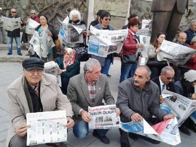 Cumhuriyet Meydanı’Nda Cumhuriyet Okuma Eylemi