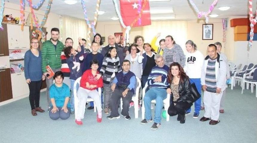 Kuşadası Belediyesi&rsquo;nden Engellilere Drama Eğitimi