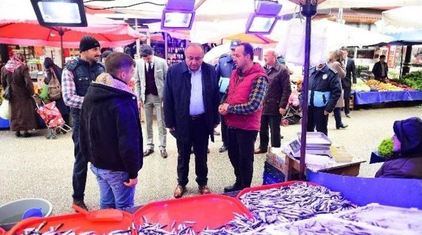 Başkan Babaş, Pazarda Vatandaşlarla Bir Araya Geldi
