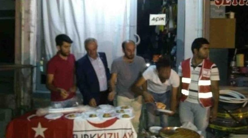 Kızılay Yardımlarını S&uuml;rd&uuml;r&uuml;yor