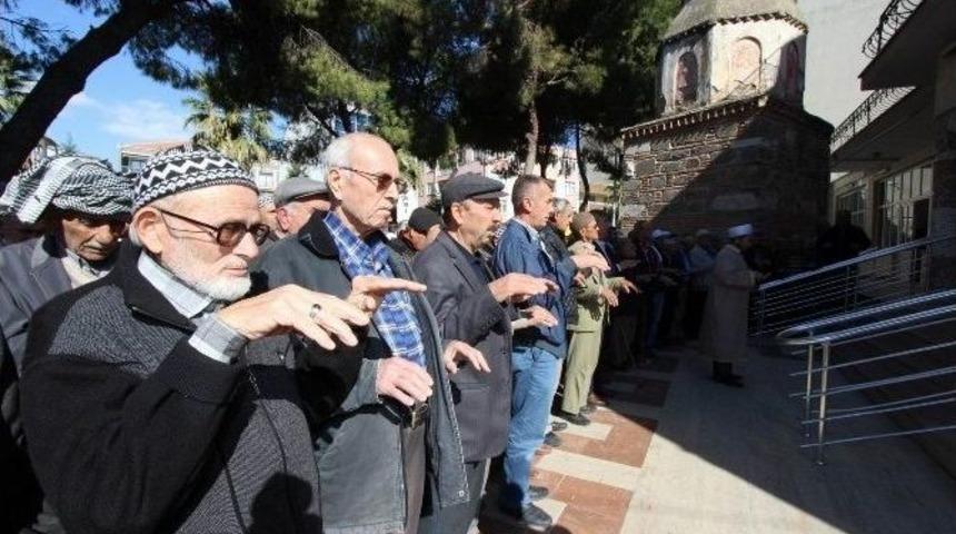 Saruhanlı&rsquo;da &Ccedil;ift&ccedil;iler Yağmur Duasına &Ccedil;ıktı