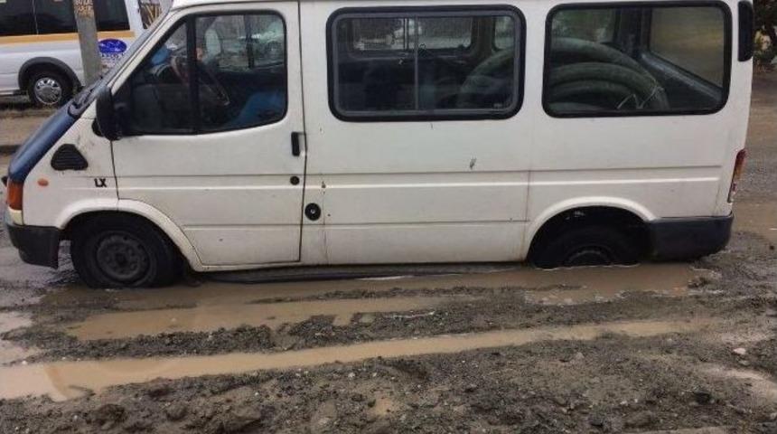 Erzincan&rsquo;da Yol &Ccedil;&ouml;kt&uuml; Ara&ccedil; İ&ccedil;ine D&uuml;şt&uuml;