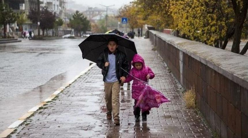 Ahlat&rsquo;ta Kar Yağışı