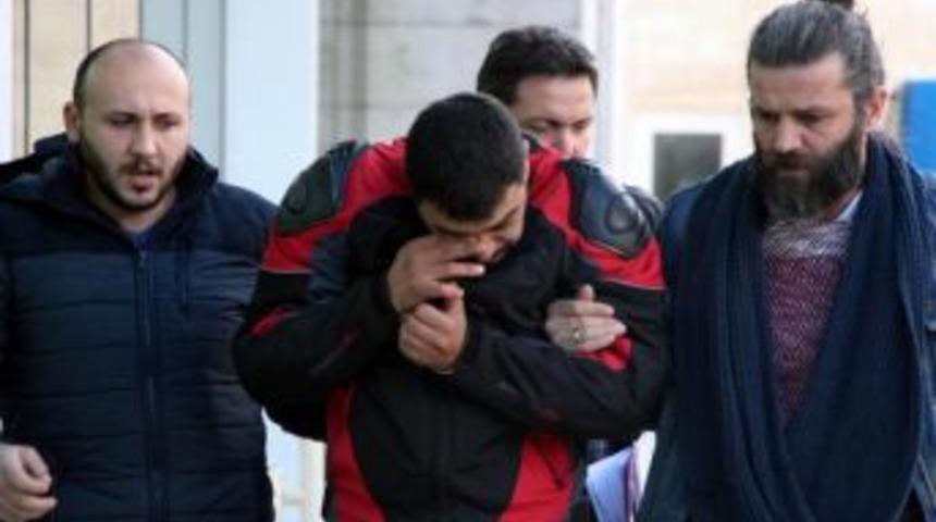 İki Kişiye Uyuşturucu Satmaktan Tutuklandı