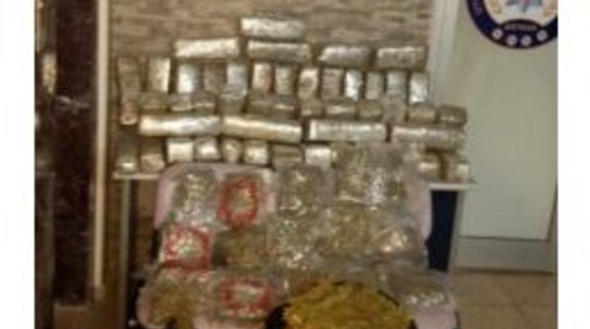 &rsquo;dur&rsquo; İhtarına Uymayan Ara&ccedil;tan 76 Kilo Esrar &Ccedil;ıktı